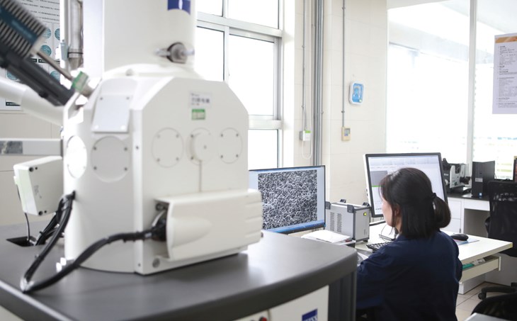 SEM & EDS Scanning Electron Microscope & Energy Dispersive Spectrometer.