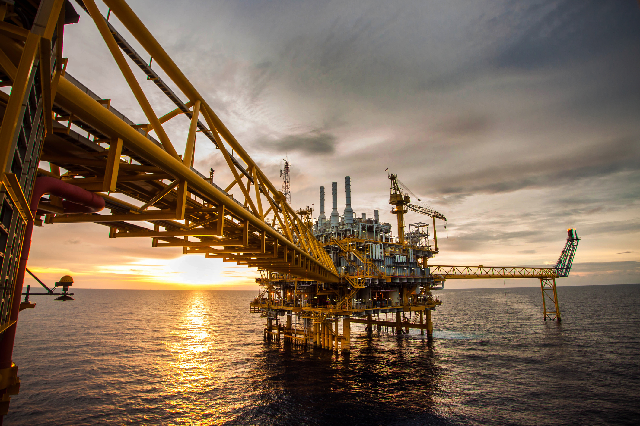 Oil rig offshore dreamstime_m_33107985 Deploying Automation Diagnostics for Predictive Safety Management